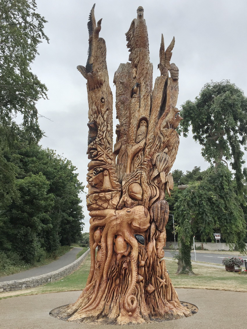 chainsaw carving